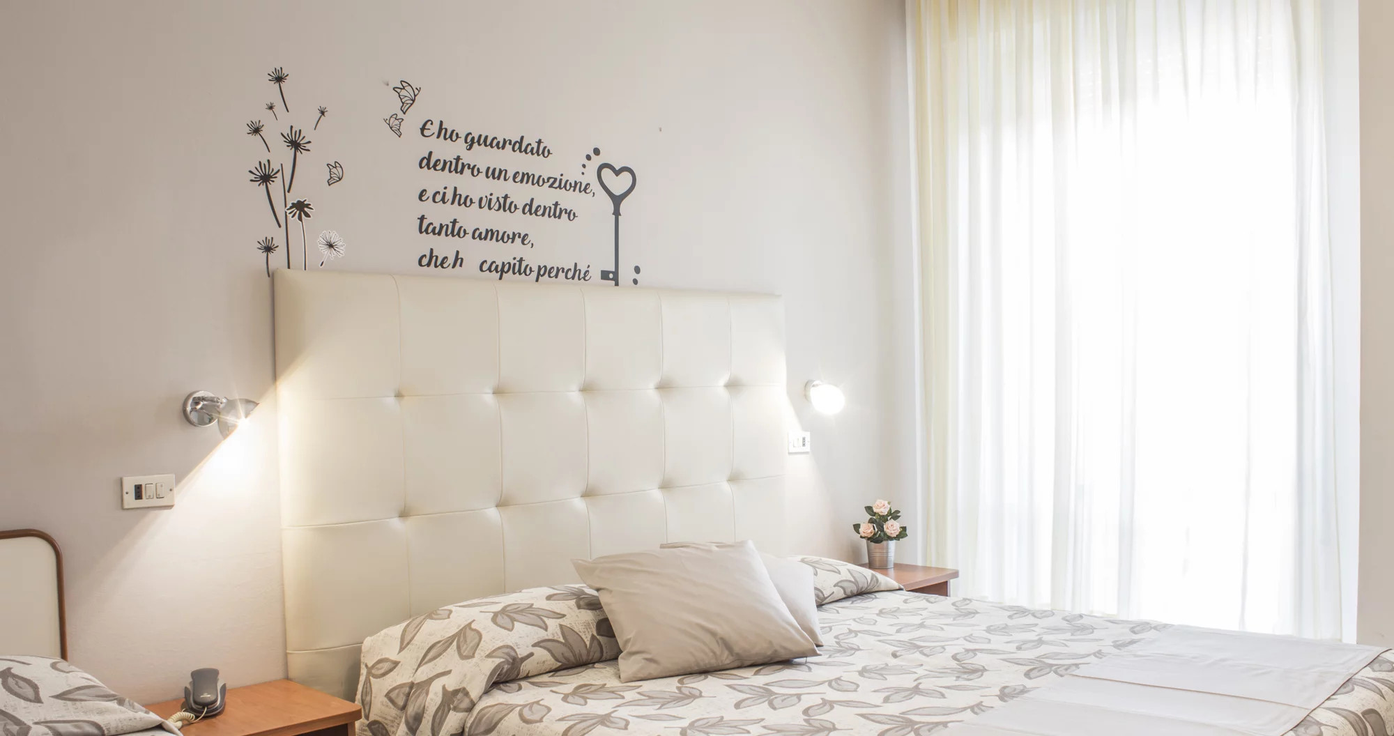 media.Slide_Camere1_HotelSandra_RivazzurraRimini